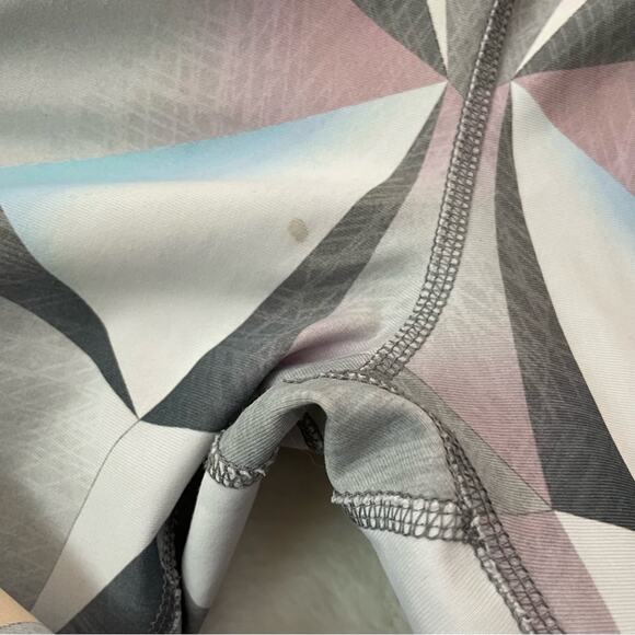 Printed athletic leggings Size Small - Picture 3 of 5